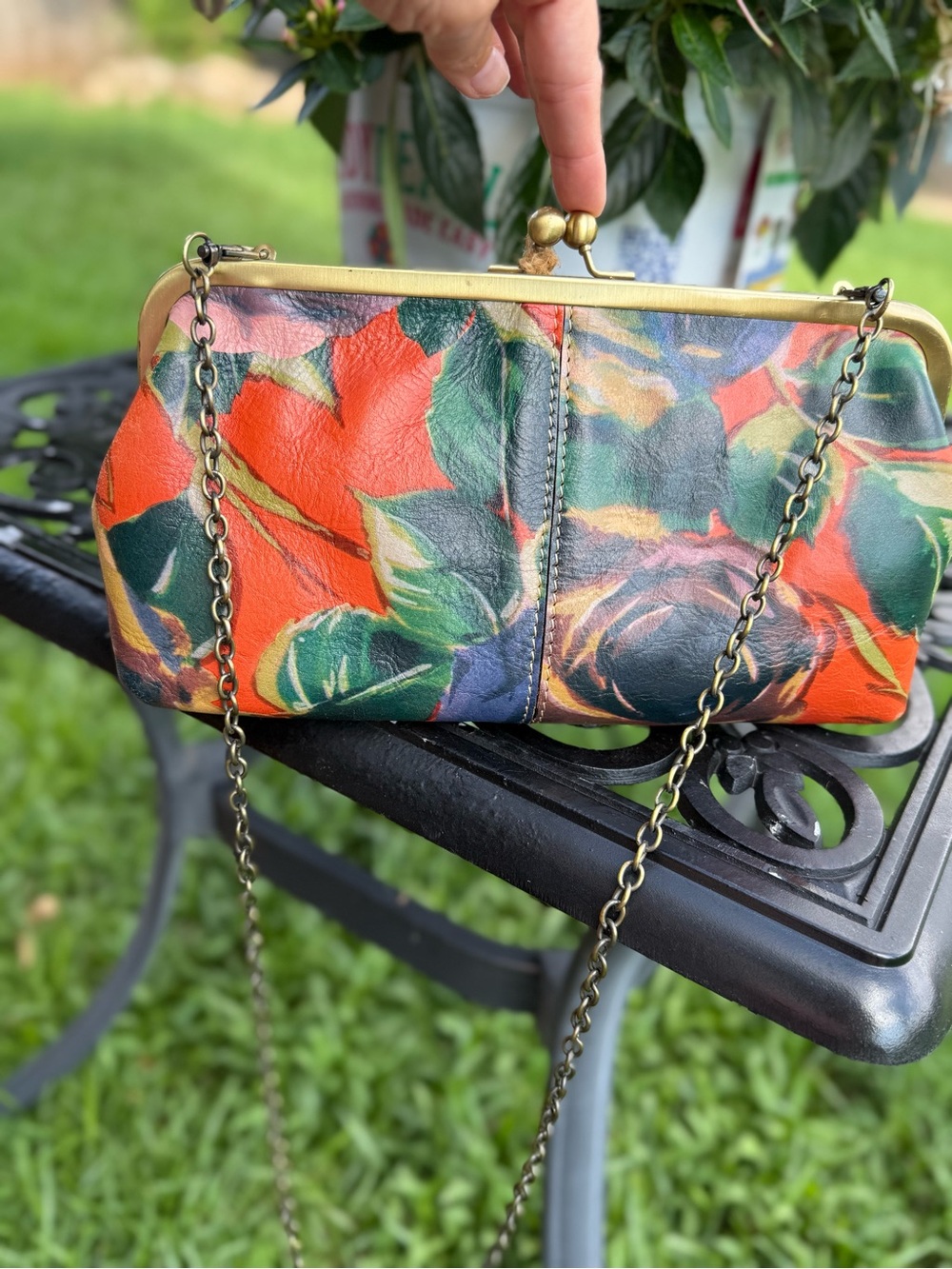 Patricia Nash Italian Leather Floral Tooled Kiss-Lock Clutch Bag - Picture 5 of 10